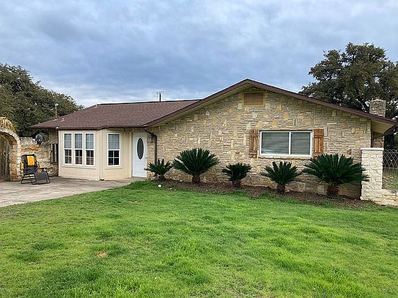3rd image of 2678 Lakeview Dr