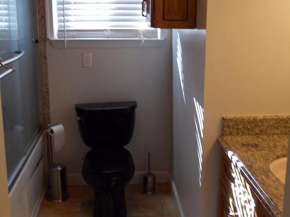 3rd image of 9925 Hoyt Cir