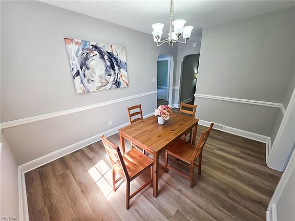 3rd image of 3105 Verne Ave