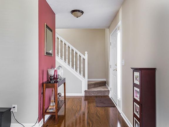 3rd image of 534 Balfour Ct