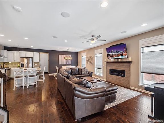 5th image of 2409 Ellwood Ave