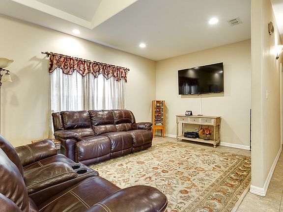 3rd image of 3305 Sanoma Dr