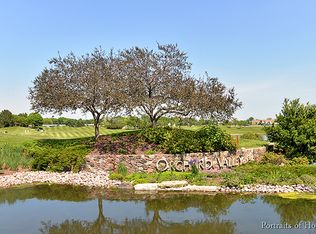 2562 Oak Trails Dr, Aurora, IL 60506