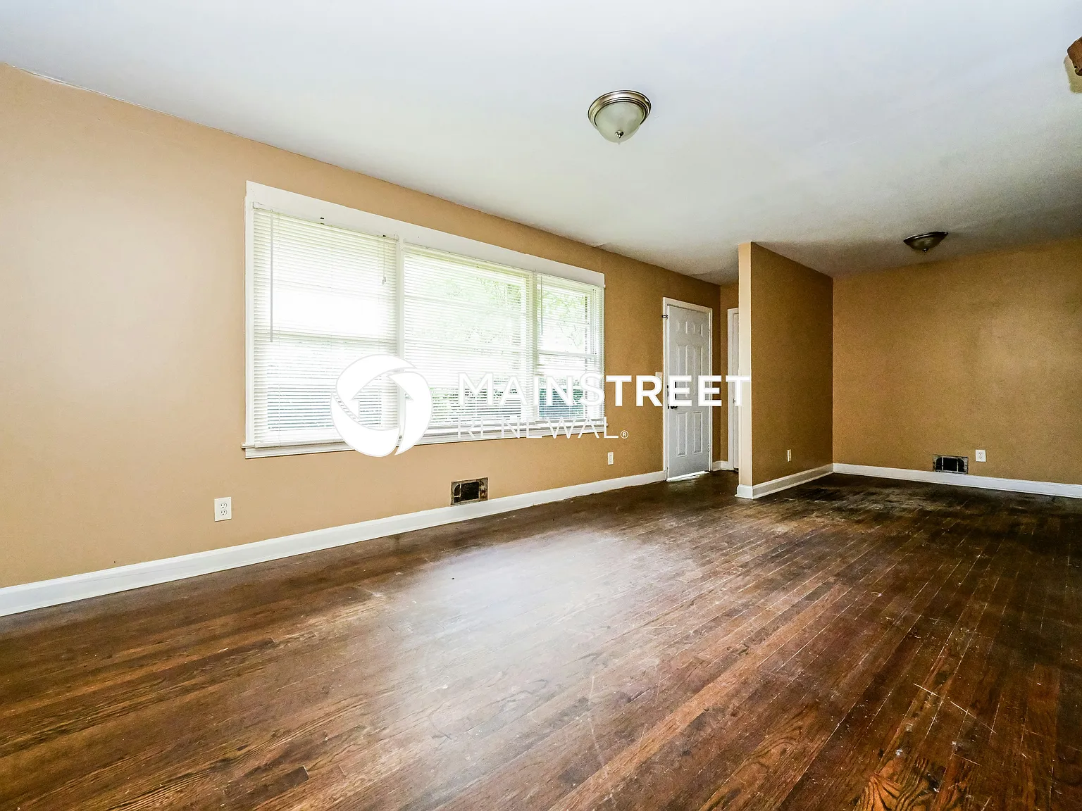 468 Cynthia Ln — Photo 2