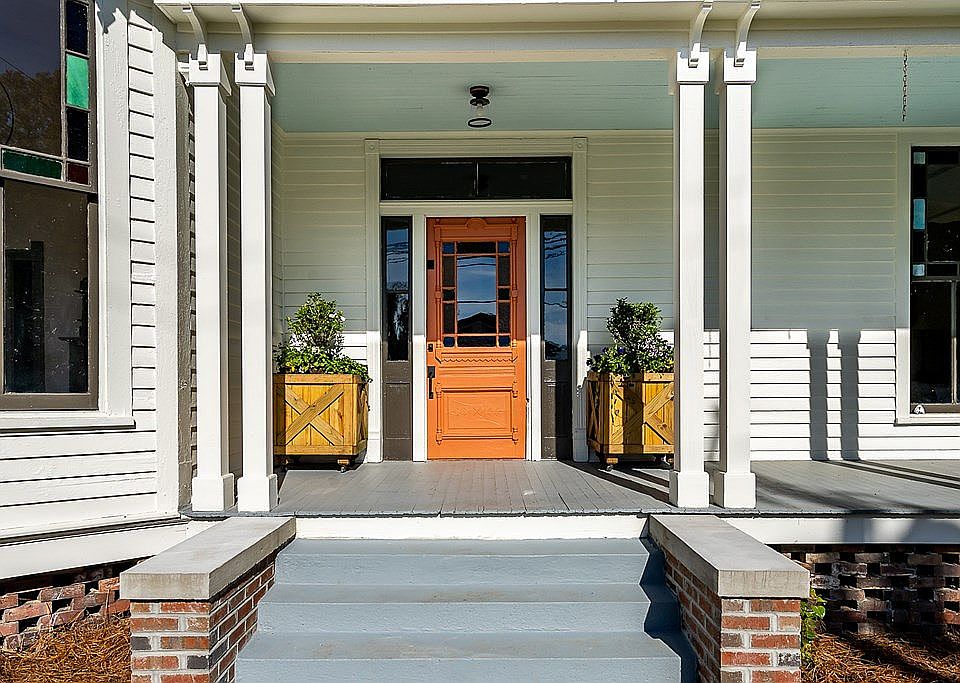 1st image of 223 Cambridge Ave E