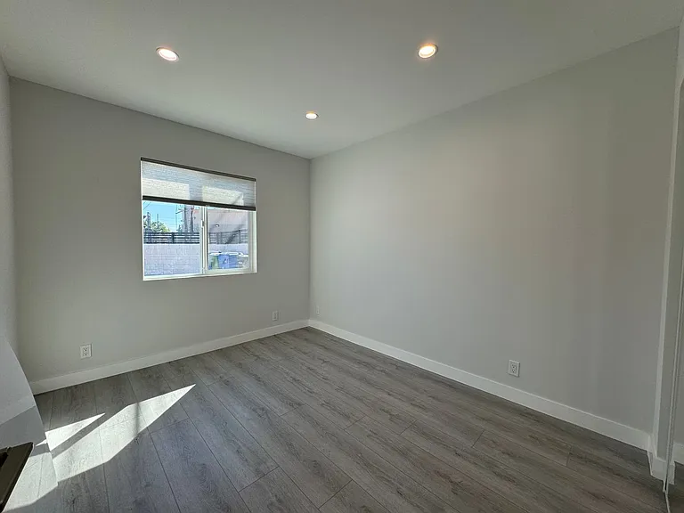 11517 Balboa Blvd — Photo 5