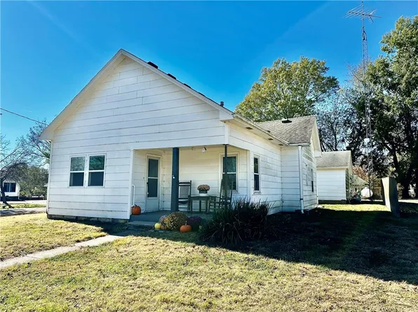 601 N Main St, Urich, MO 64788