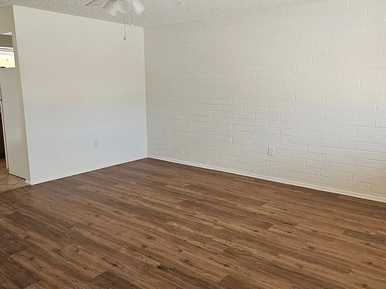 9845 N 105th Dr — Photo 3