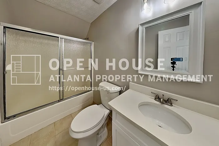 210 Austin Dr — Photo 15