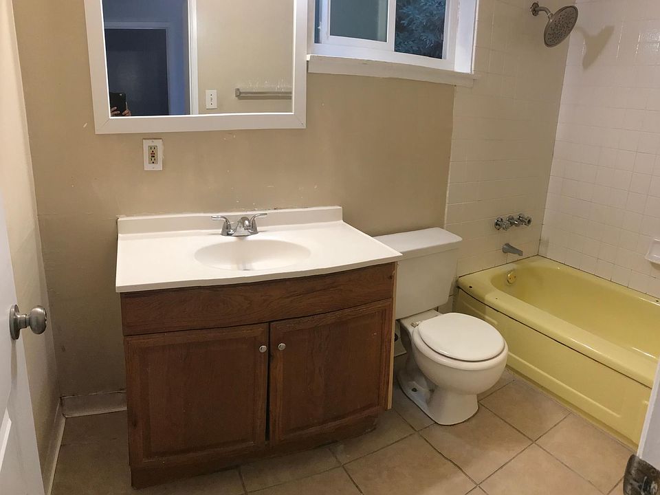 2nd image of 25039 Cypress Ave APT 4