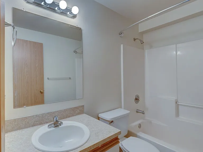 485 SW Bayshore Dr #D102 — Photo 11