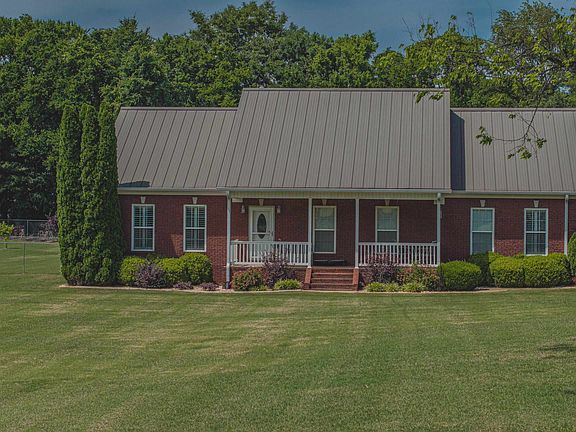 2nd image of 903 Betty Rose Ln