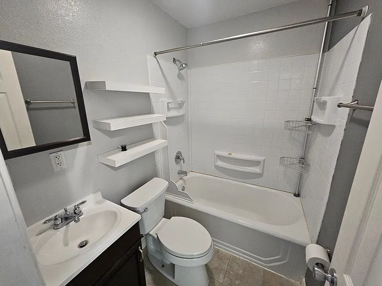 424 E Princeton Ave — Photo 5