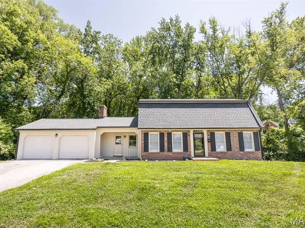 408 Rosewood Ct, Belleville, IL 62223