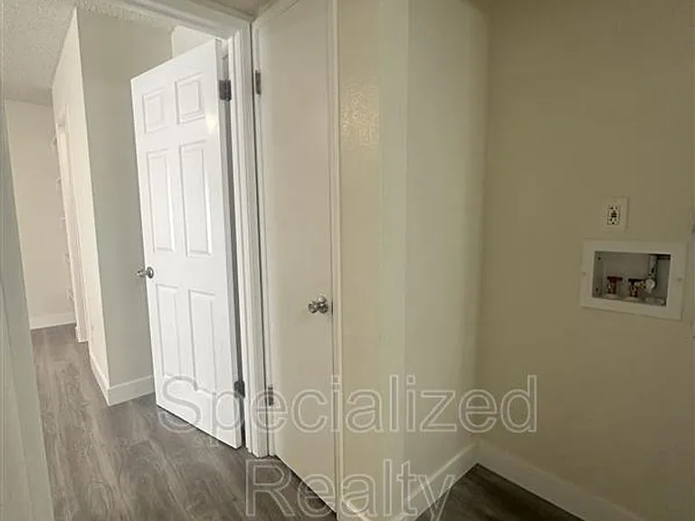328 E Providencia Ave — Photo 11