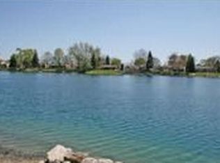 1876 Smallbrook Dr, Troy, MI