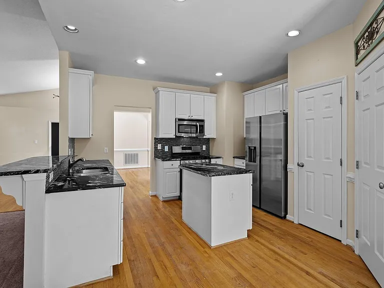 2400 Buckwater Ct — Photo 7