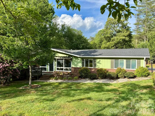 137 E Whisperwood Cir, Hendersonville, NC 28791