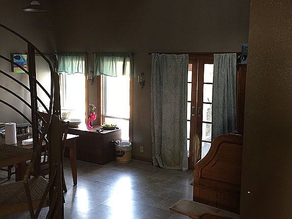 Dining area to mudroom