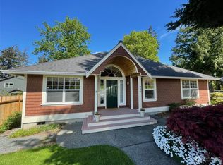 420 Hillcrest Dr, Anacortes, WA