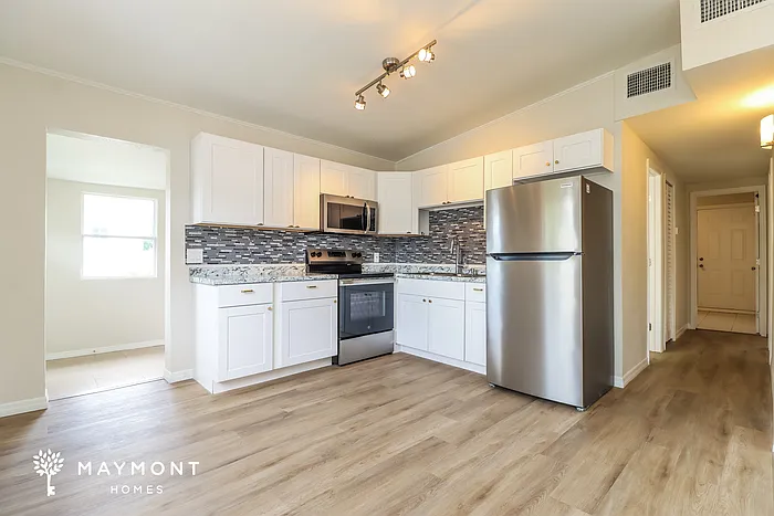 107 E Spruce St — Photo 5