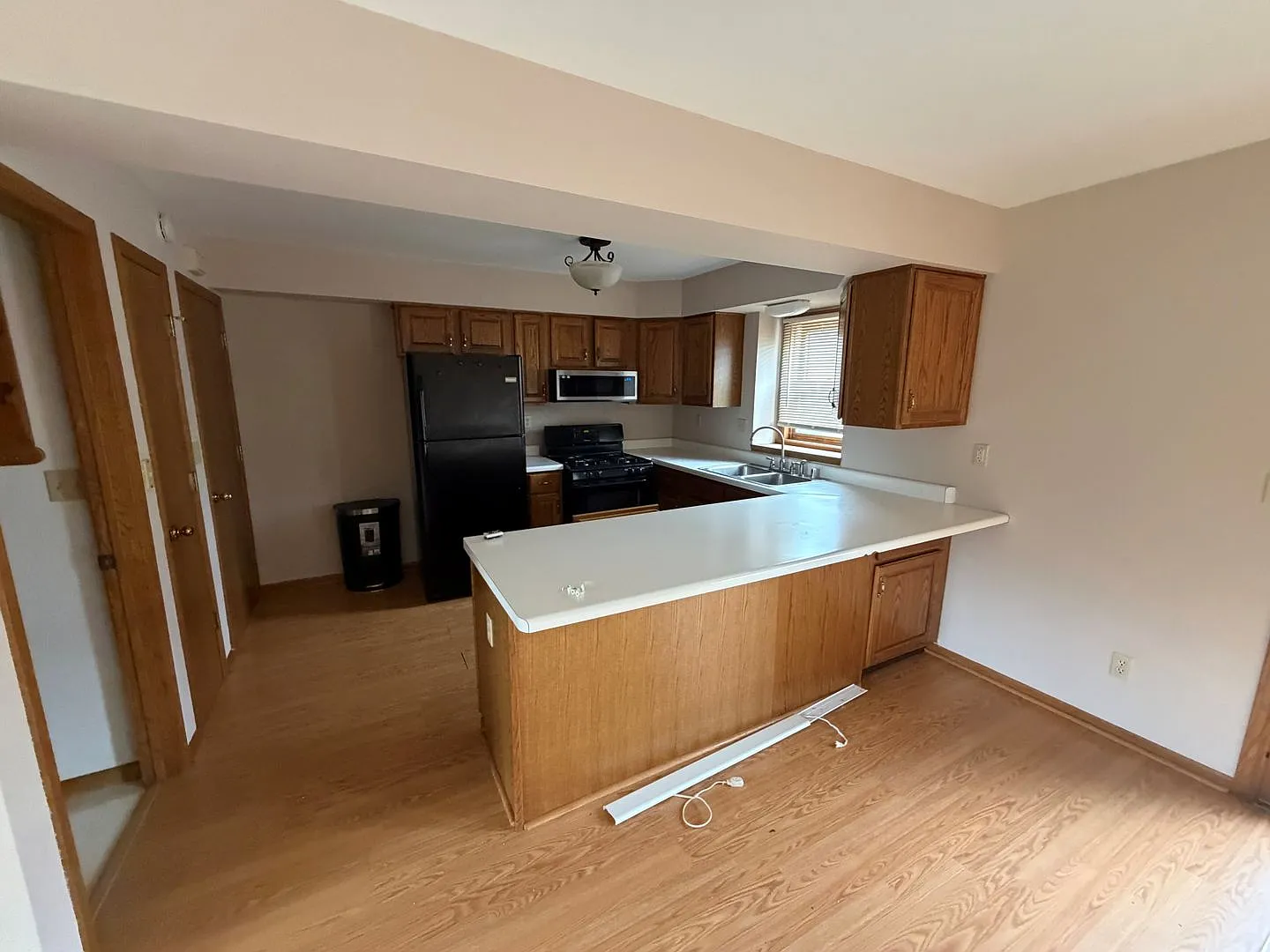 1505 Oxford Lane — Photo 4