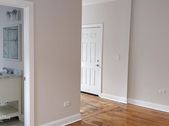 2nd image of 1845 W Greenleaf Ave #1