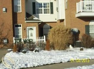 712 Olde English Cir, Howell, MI 48855