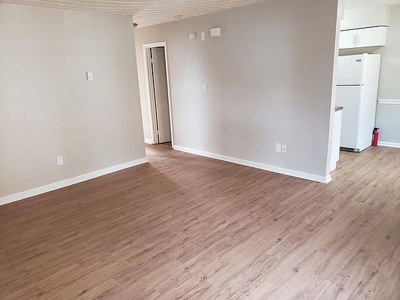 5th image of 9532 4th Bay St #2