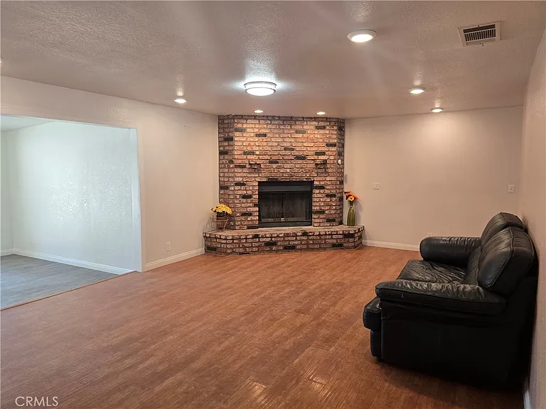 7215 Lyons Ave — Photo 11