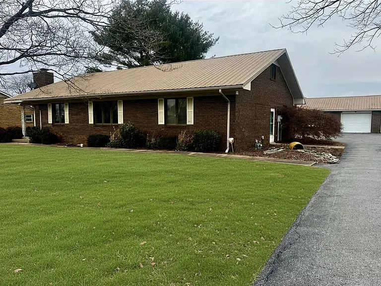 122 N Fairway Rd — Photo 1