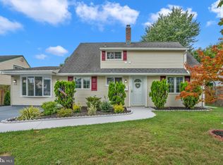 53 Geranium Rd, Levittown, PA 19057