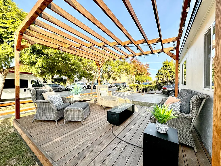 1861 Oliver Ave — Photo 6