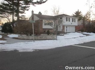 680 Flanders Dr, Valley Stream, NY 11581