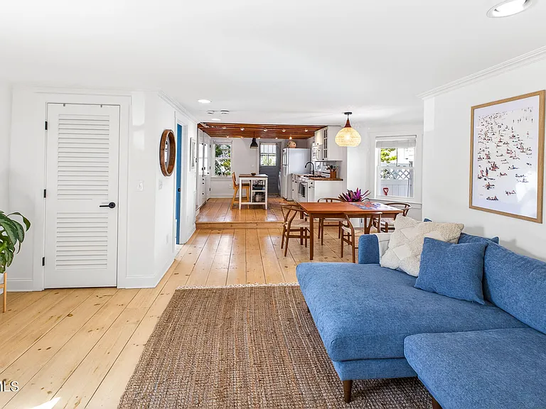 403 Sewall Ave — Photo 6