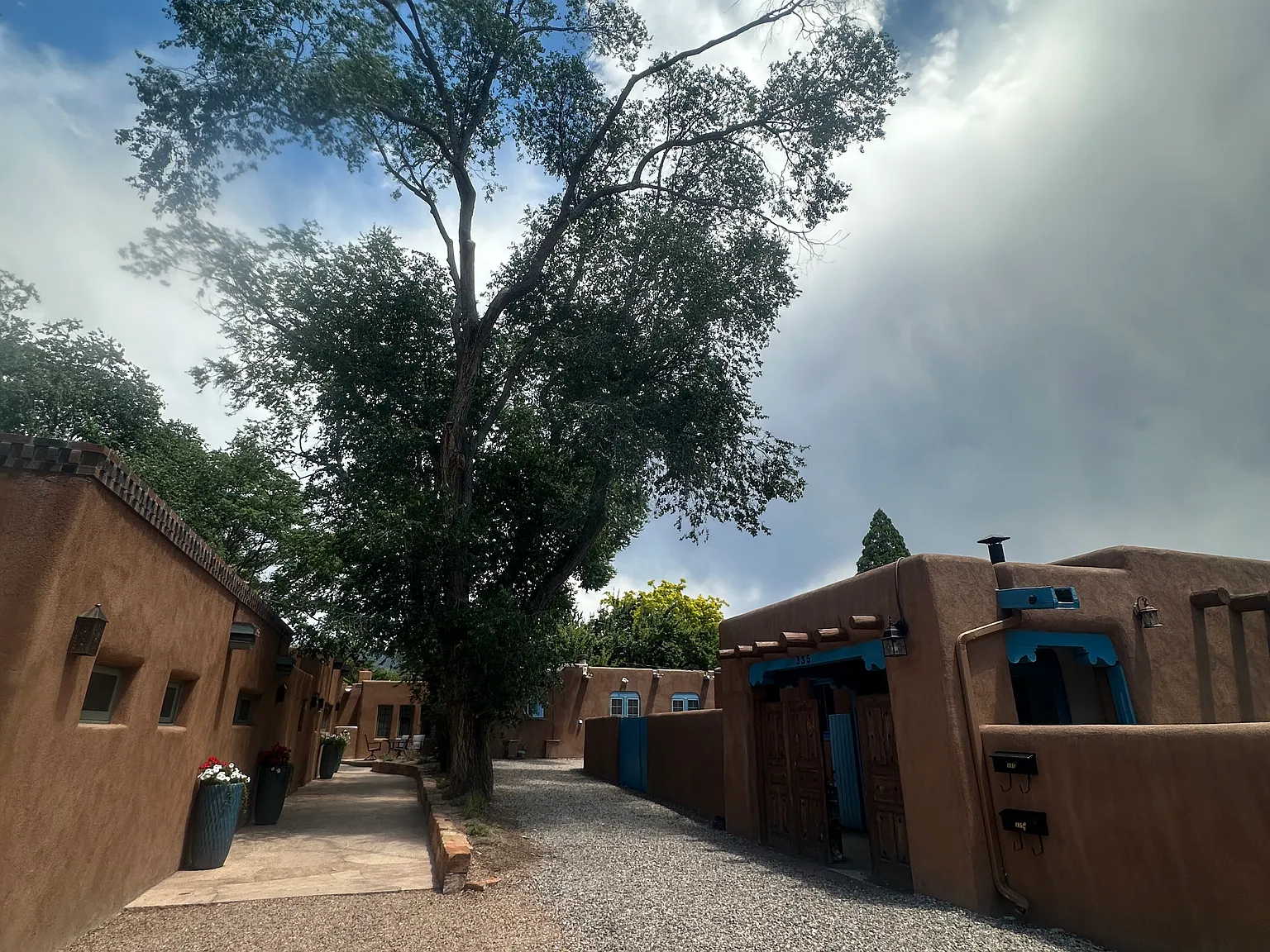 335 Delgado St — Photo 1