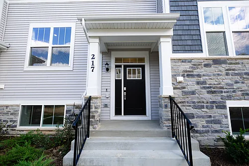 217 Settlers Pl Photo 1