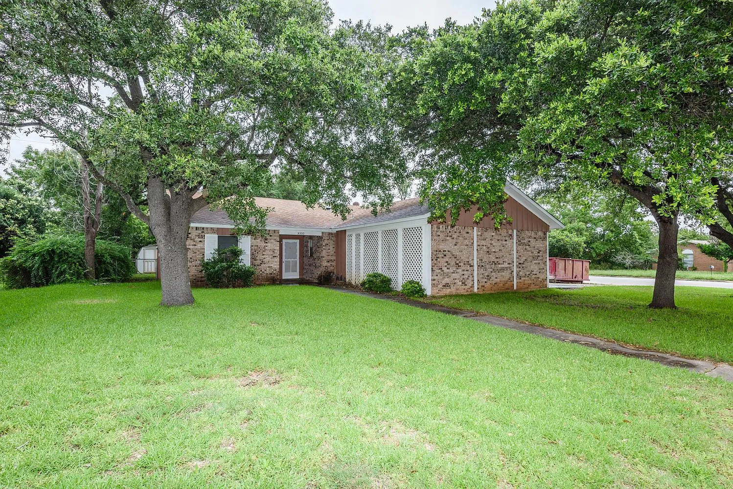 3 bed, 2.0 bath, 1334 sqft, $2,450 — Photo 1