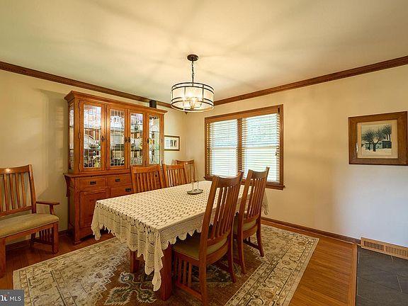 3rd image of 106 Stephen Ln