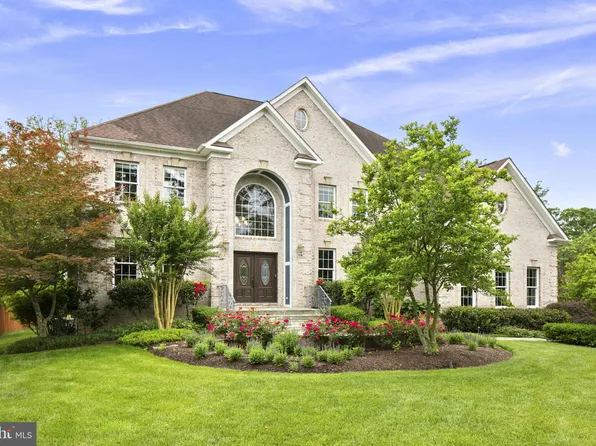 3725 Woodley Dr, Alexandria, VA 22309