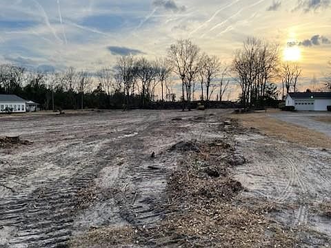 2nd image of 601 Main St N