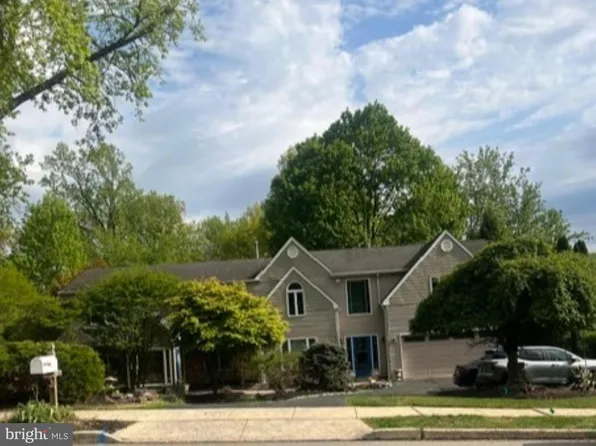 1 Pear Tree Ln, Lafayette Hill, PA 19444