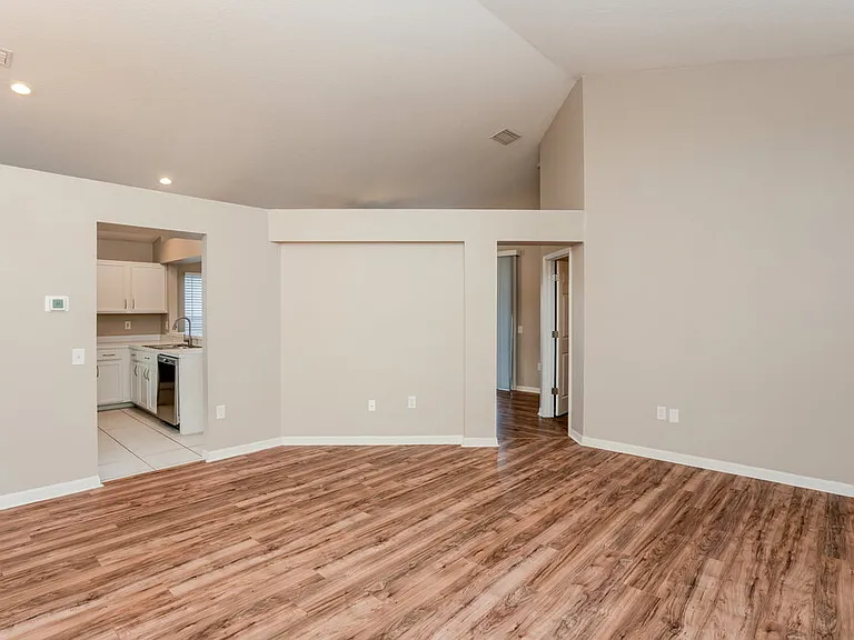 1010 Cristelle Jean Dr — Photo 4