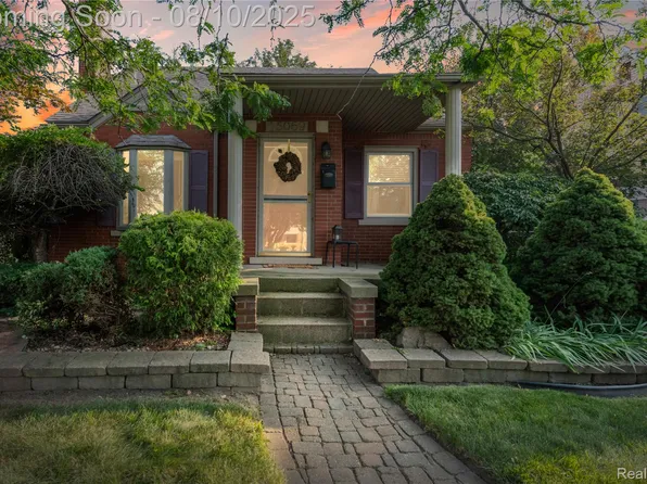 15069 Oceana Ave, Allen Park, MI 48101