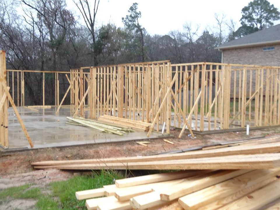 1st image of 108 Elmwood Ct