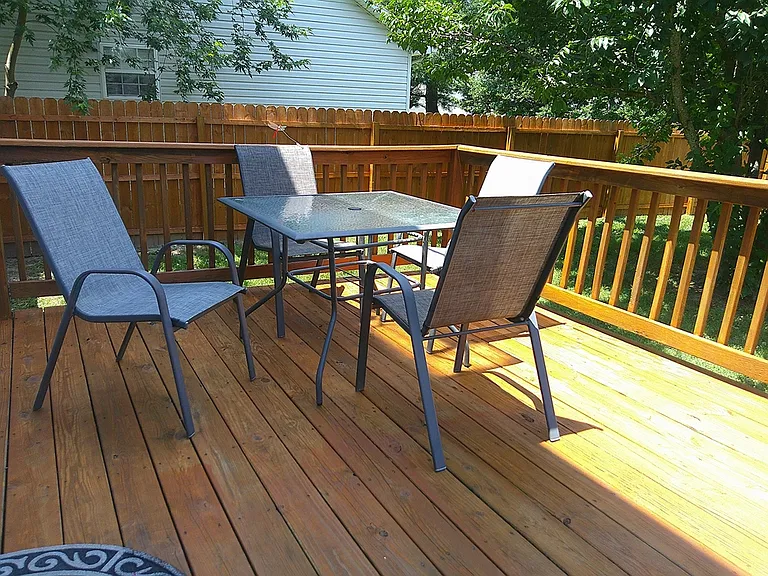 209 Ingram St E — Photo 4