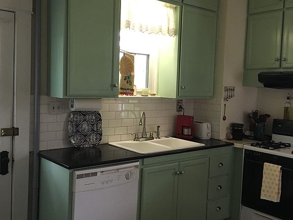 5th image of 566 Lee Grant Ave