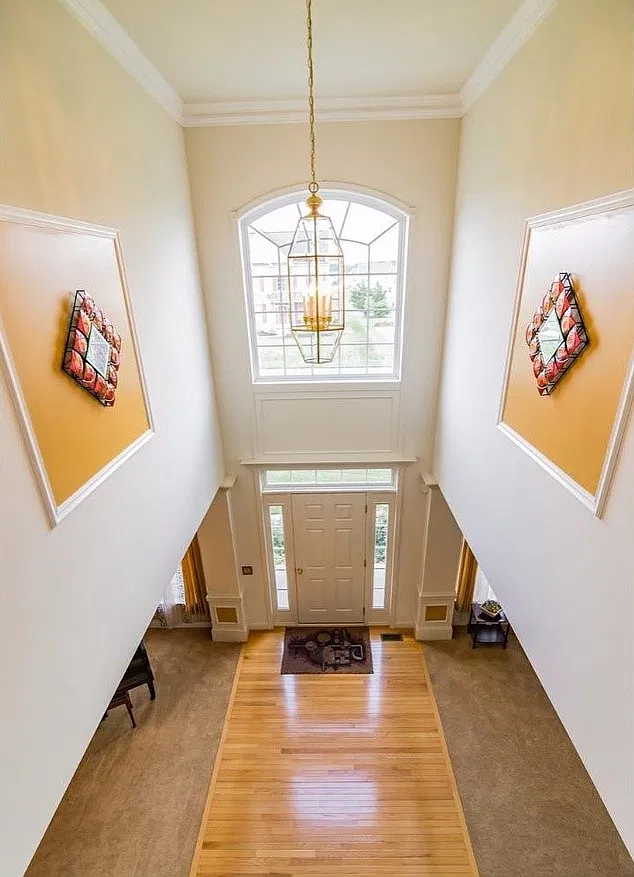 4 bed, 2.5 bath, 5125 sqft, $3,500 — Photo 2