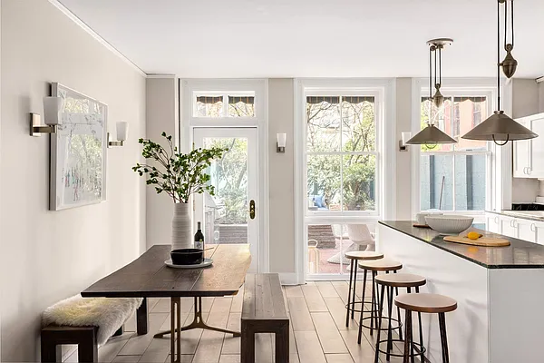 Rented by Sotheby's International Realty | media 11