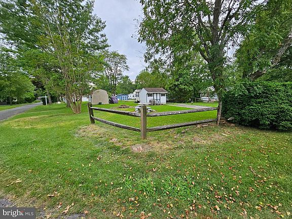 5th image of 329-330 Nemaha Lane Gln #3